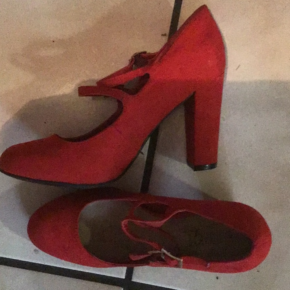 Heels - Picture 2 of 3